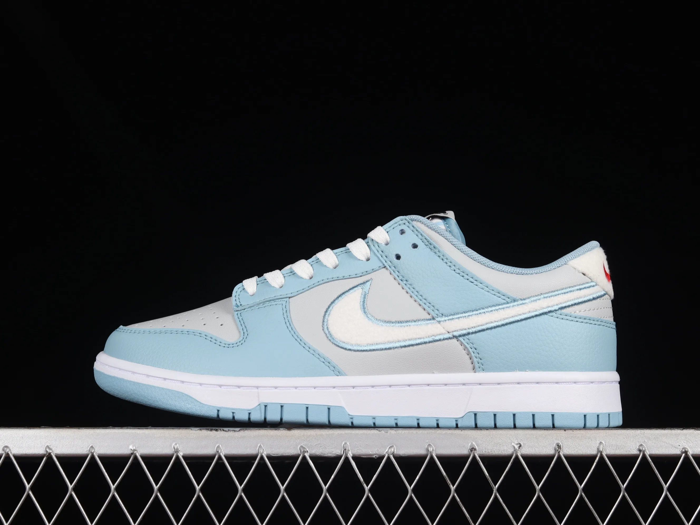 All categories Nk SB Dunk series Nk SB Dunk Low low-top sneakers Nk Dunk Low Retro blue and gray color matching SB low-top sports and leisure sneakers FB1871-011